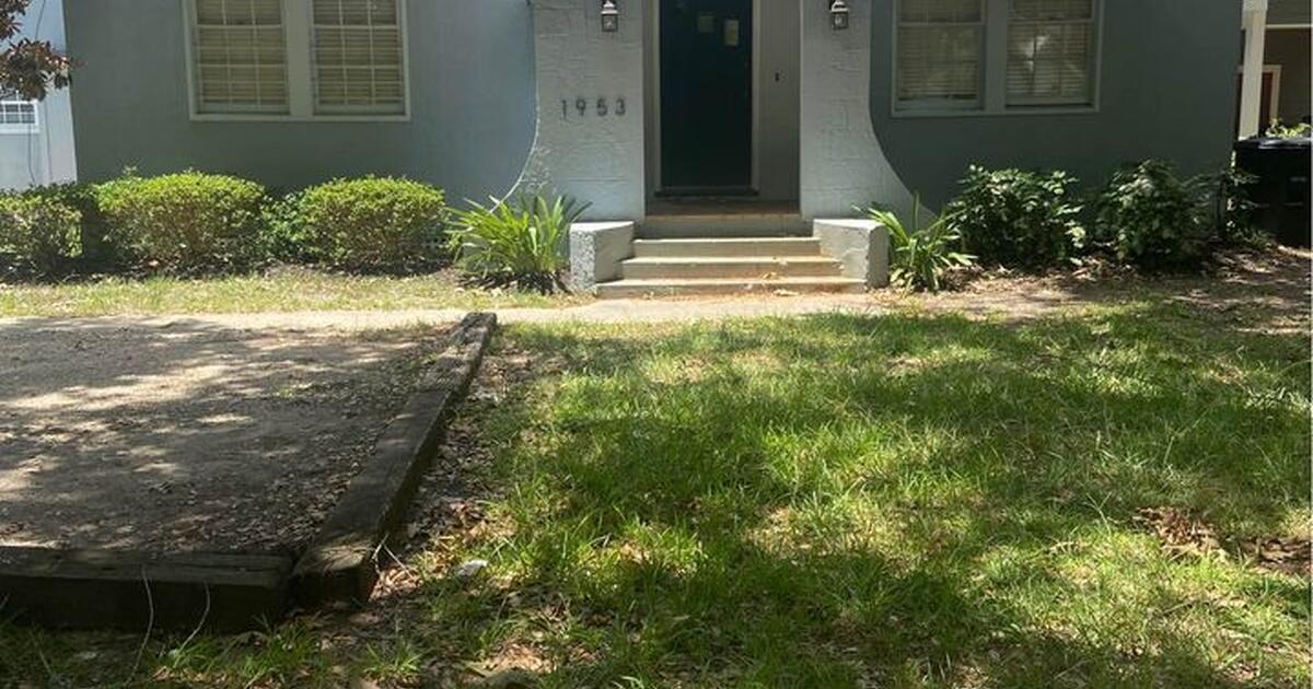 3 BR/1 BA House near LSU with yard for 1650 in Baton Rouge, LA For