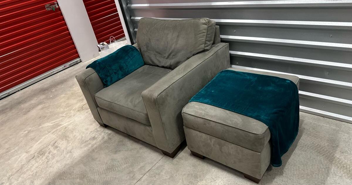 Pottery barn chair and ottoman for 200 in plano tx finds nextdoor