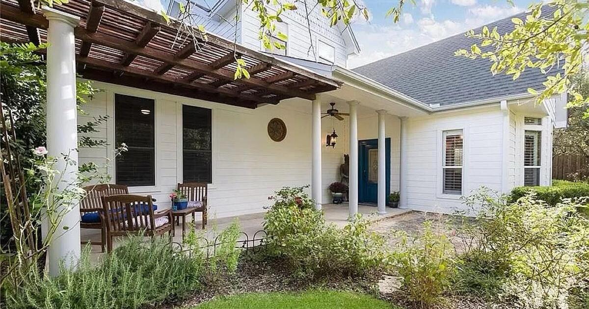 Home for rent/sale on Zyle Rd (pool+acreage+guest house) for 1499999