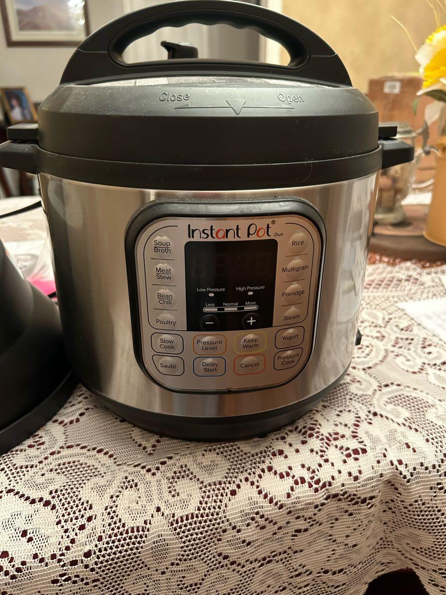 Instapot DUO and air fryer lid for 50 in Hot Springs Village, AR For