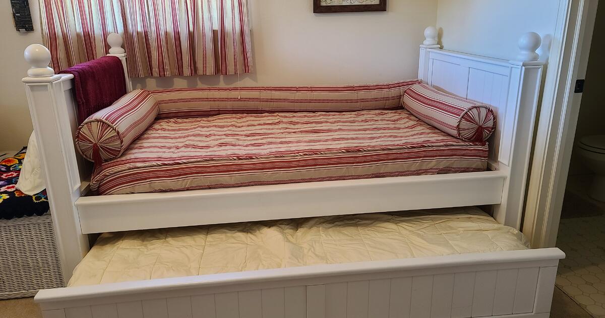 Trundle Day Bed w/ bolster pillows and cover for 400 in Penn Valley