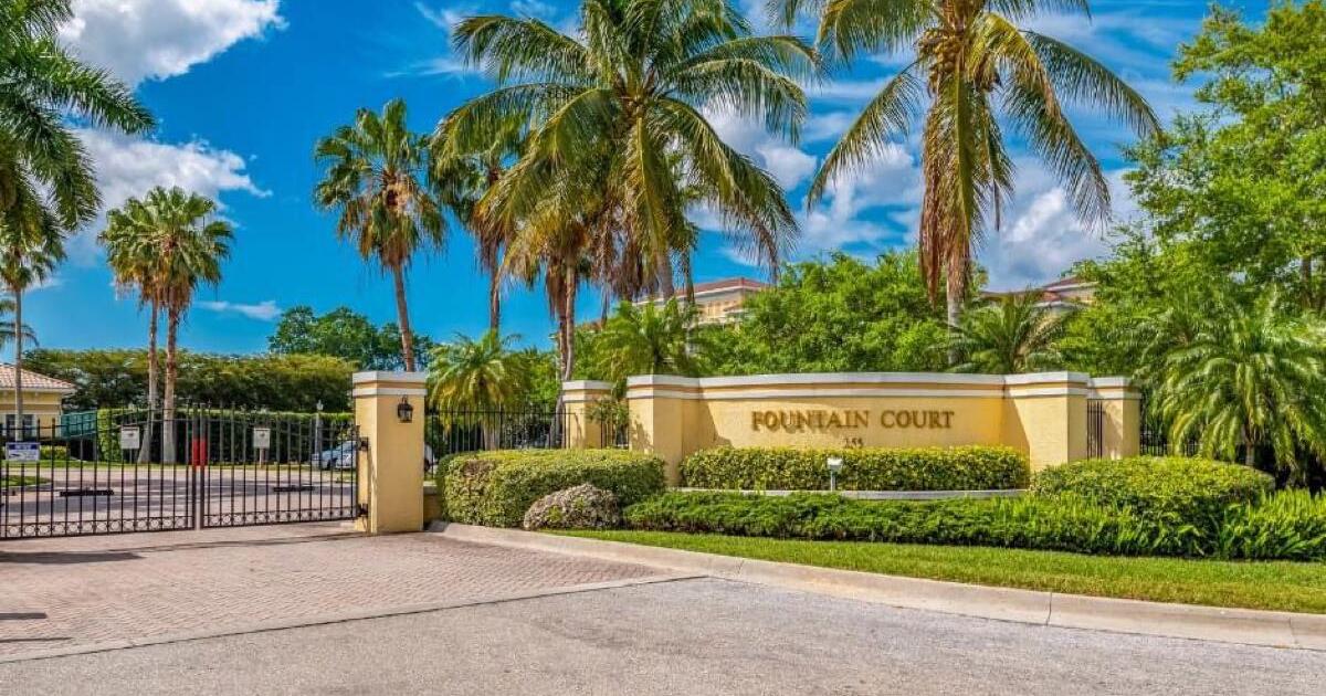 Furnished 2 BR 2 bath rental at the gated community of Fountain Court