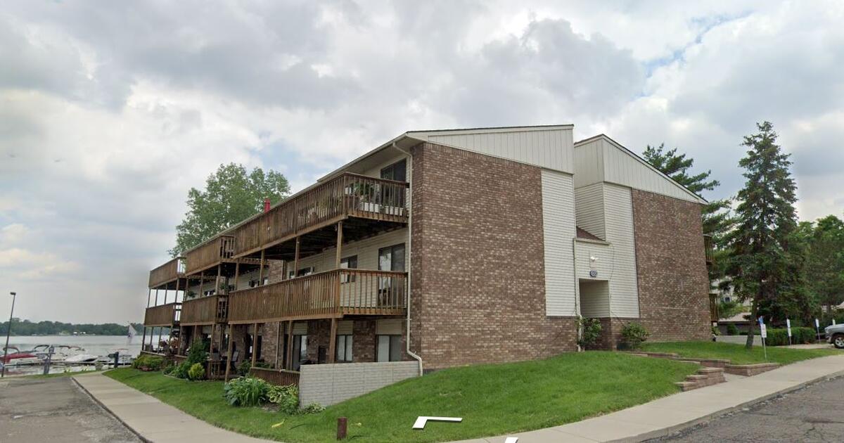 Walled lake 2B/2B Condo with Breathtaking Water Views for 210000 in