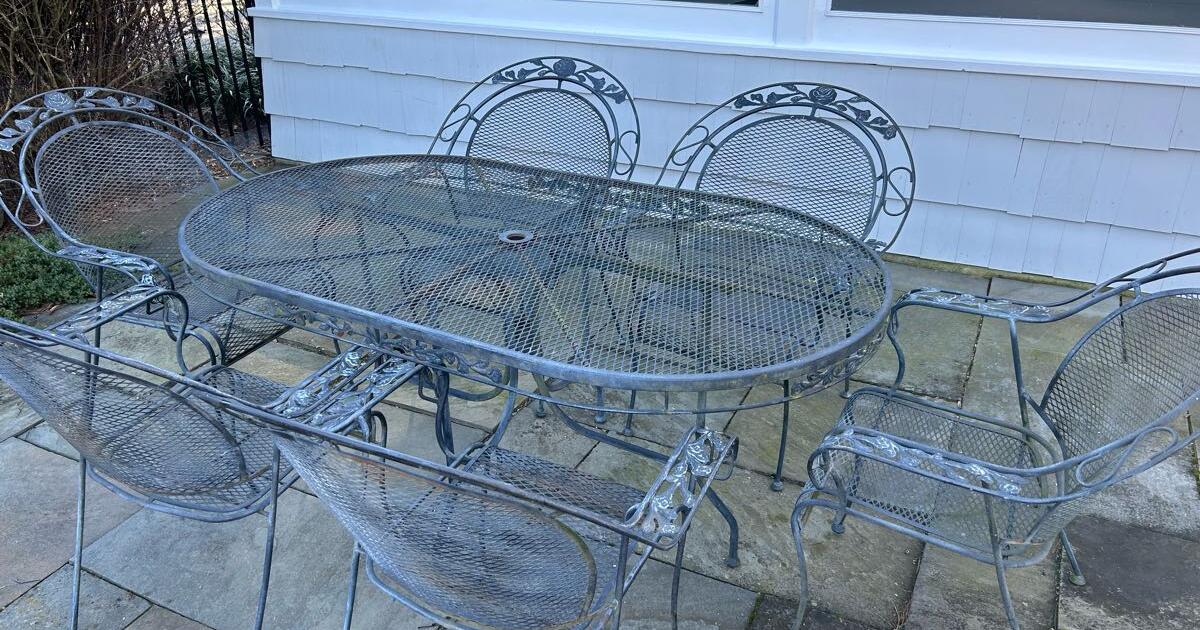 free-outdoor-table-and-six-chairs-for-free-in-norwalk-ct-for-sale