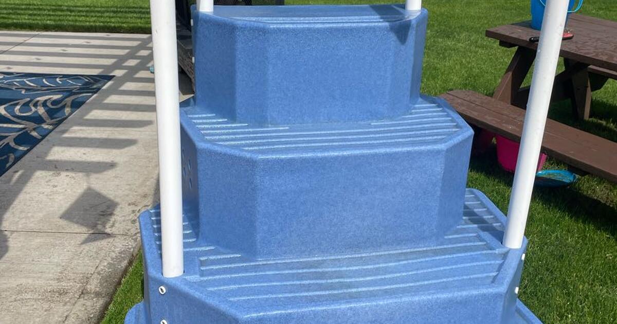 Wedding cake pool stairs for $400 in Farmington, NY | For Sale & Free