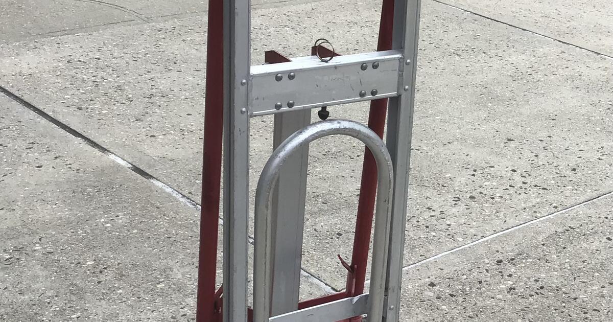 Milwaukee 1,000 Lbs. Capacity Steel Hand Truck Model 60137 Preowned