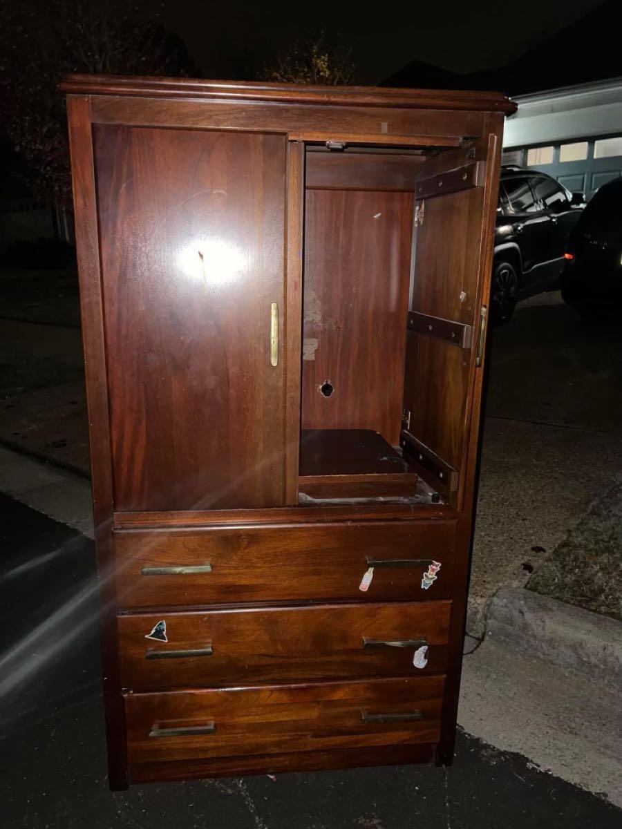 Cheat and dresser free for Free in Memphis, TN For Sale & Free — Nextdoor