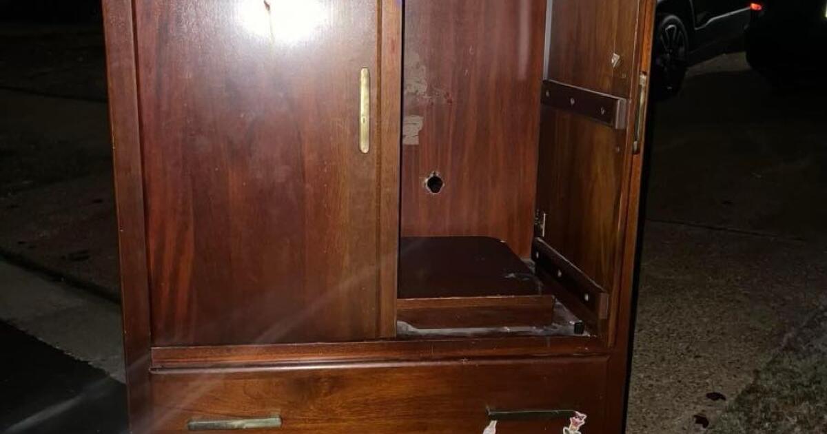 Cheat and dresser free for Free in Memphis, TN For Sale & Free — Nextdoor
