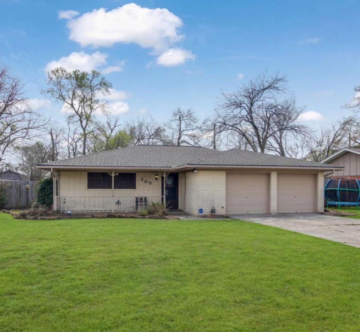 Lovely Lakewood Home for 199000 in Baytown, TX For Sale & Free