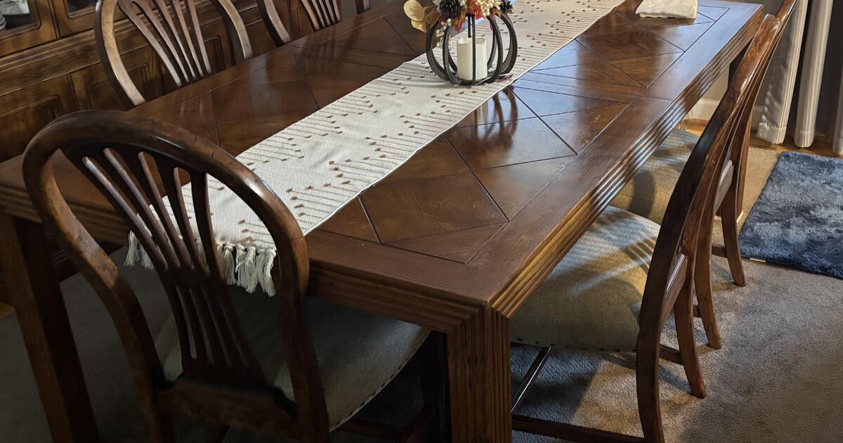 Henredon wooden dining table set for 200 in sykesville md for sale