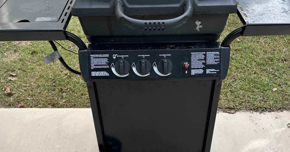 Huntington gas grill with side burner for Free in The Villages, FL