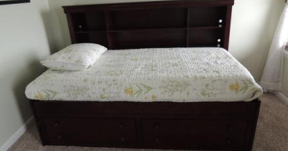 Twin Size Bed and Mattress for sale for 100 in York, PA For Sale