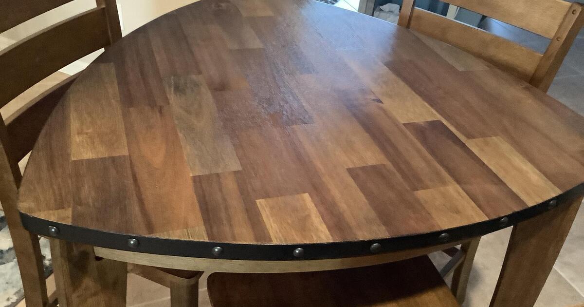 4 Piece HighTop Table Set for 110 in Venice, FL Finds — Nextdoor