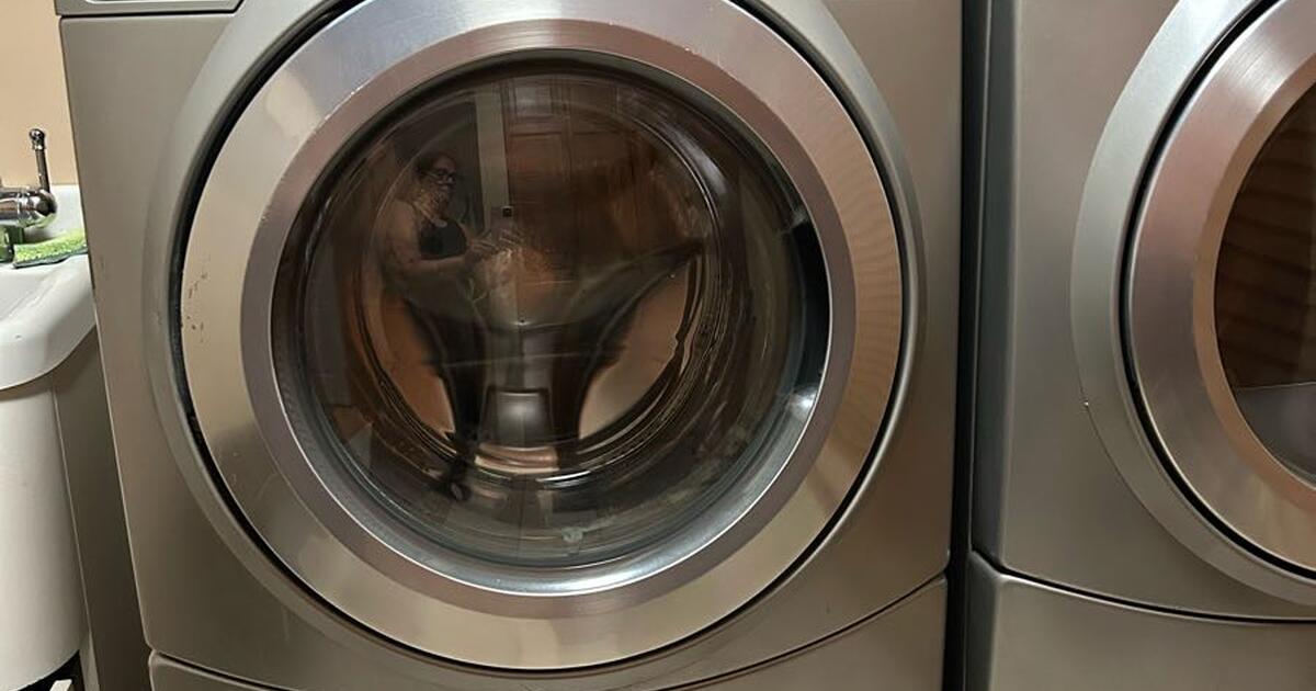 Whirlpool duets Great machines with storage drawers. Dryer needs new