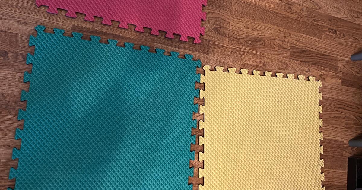 Set of 40 Interlocking Foam Mat Squares great for classroom or