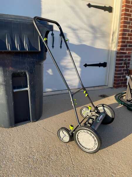 Earthwise 16-in Reel Lawn Mower (used Maybe Twice) For $50 In