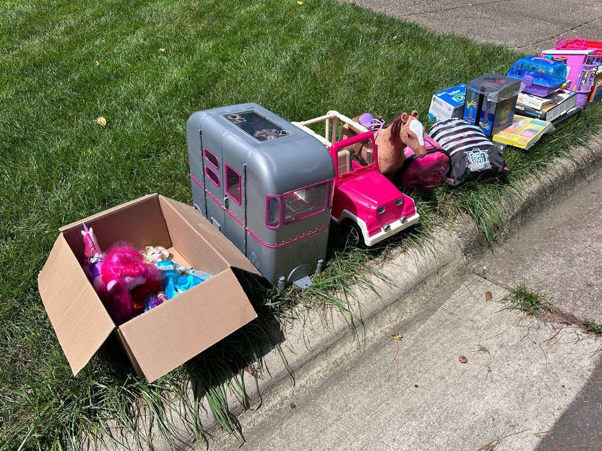 Free at curb - Kids toys