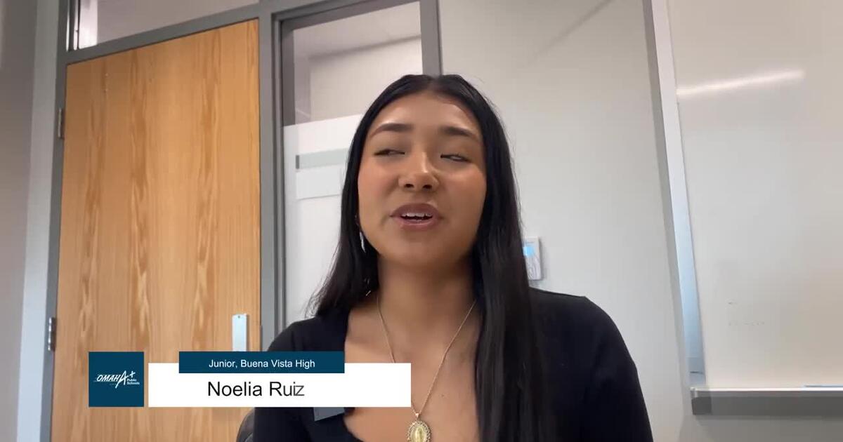 student-ambassadors-like-buena-vista-high-junior-noelia-ruiz-help