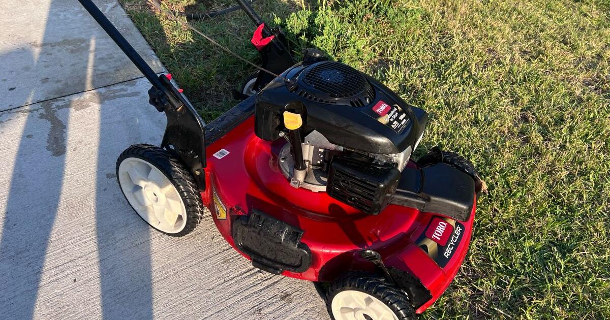 Lawn Mower Toro 22” Self Propelled ( Read !!!!) for 40 in Jacksonville