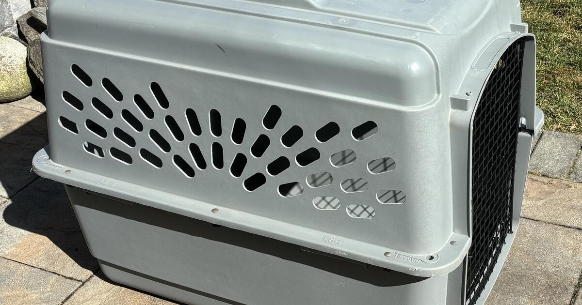 Travel Dog Kennel Medium Dog for 5 in Plainview, NY For Sale