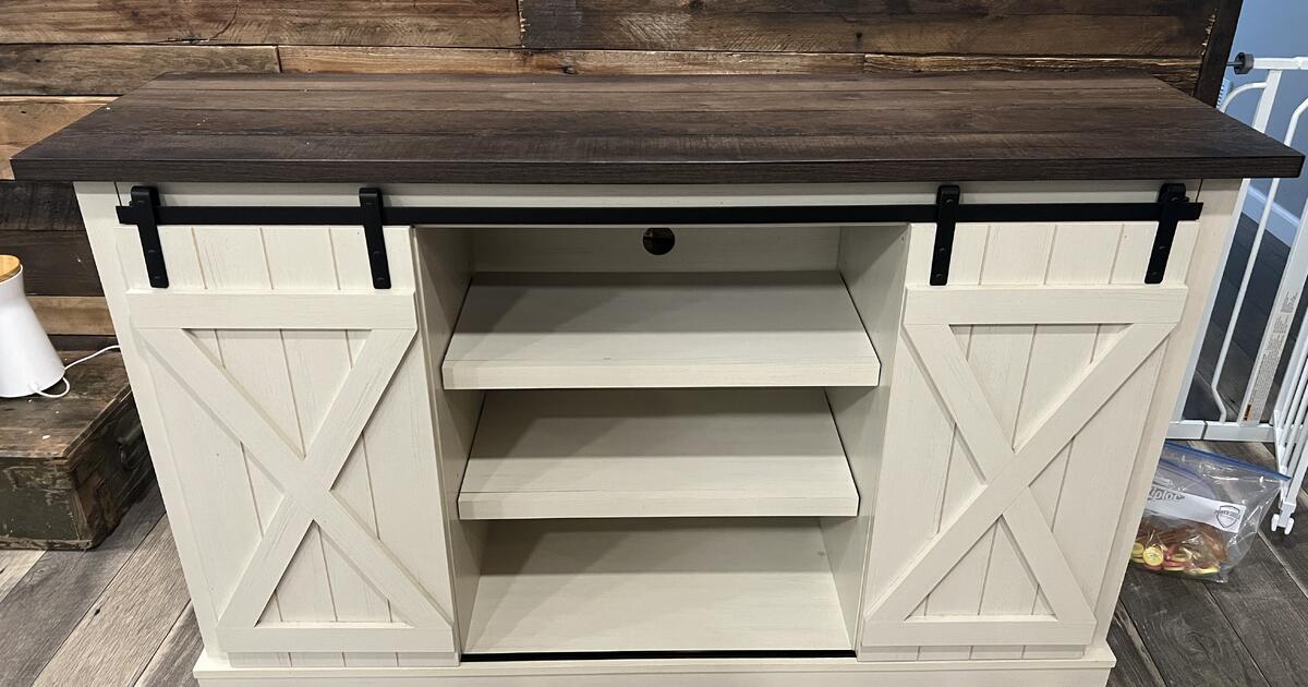 Entertainment Center/Media Console and Vinyl Record Storage for