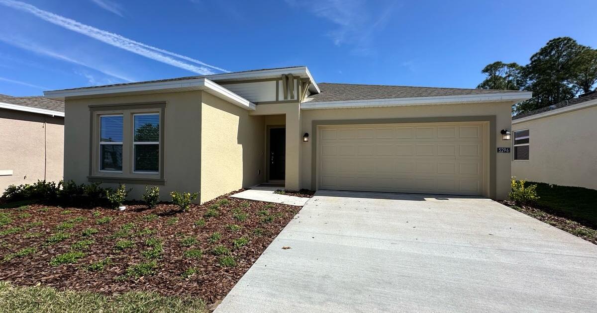 Home for rent 5296 Diamondleaf drive, Edgewater, Fl for 2500 in New