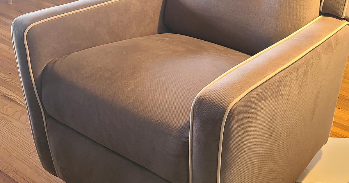 Recliner rocker swivel chair for 200 in Albuquerque, NM For Sale