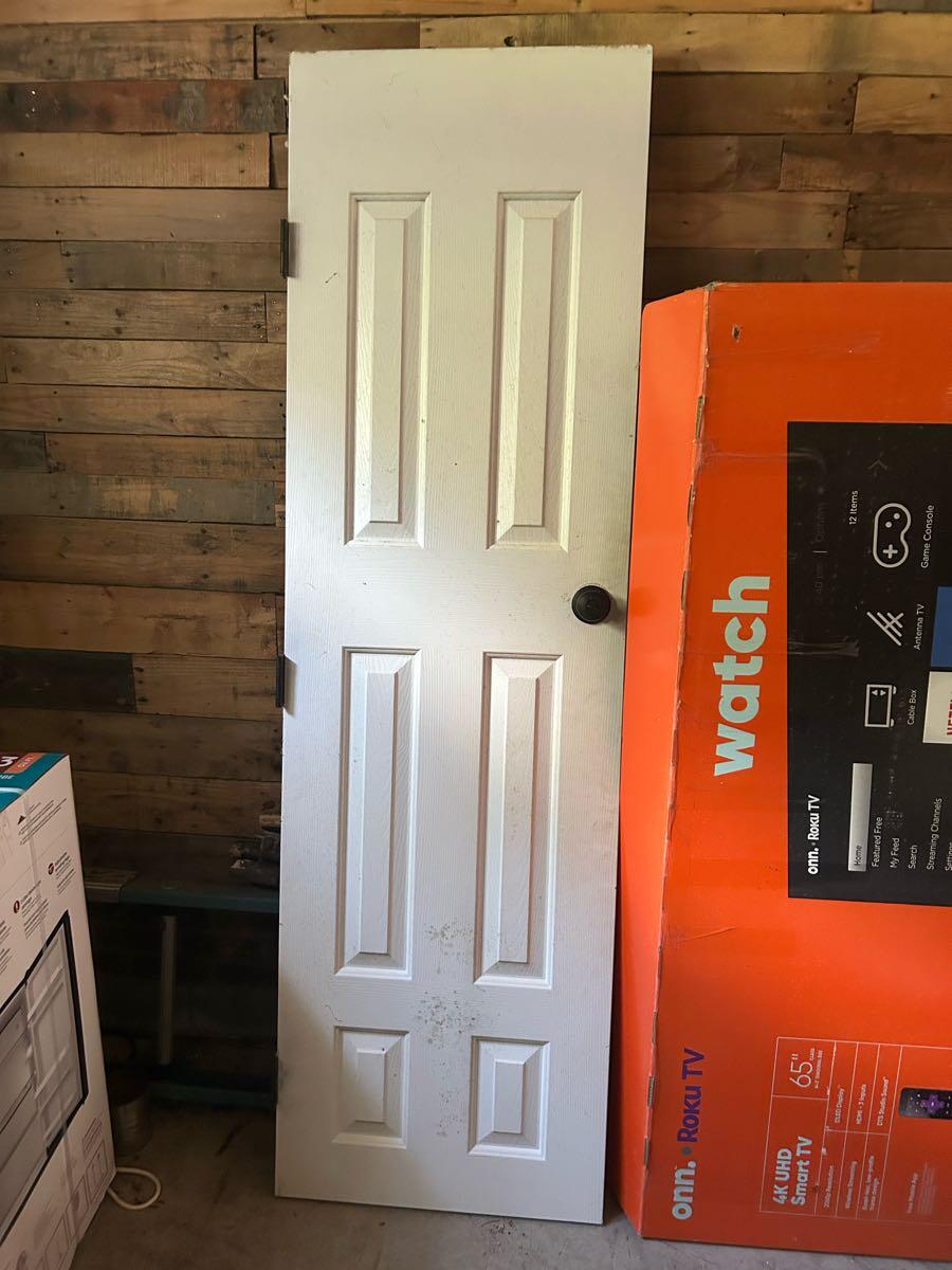 Free Door / Empty TV Box