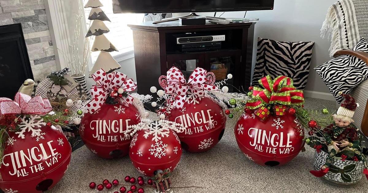 Large Christmas Bells Red Or White 2 Sizes For 75 In Bennington Large christmas bells red or white 2 sizes for 75 in bennington