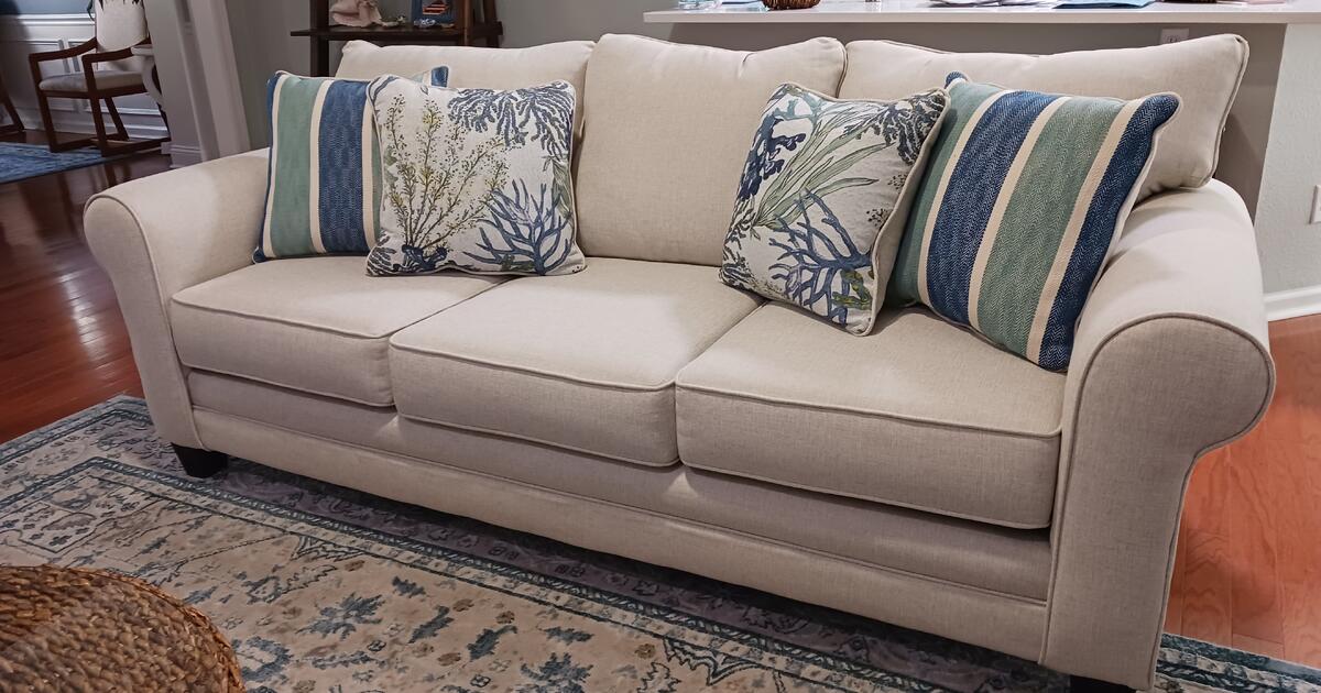 Coastal styled Sofa, just like new! for 850 in Bluffton, SC Finds