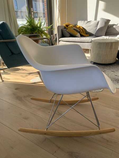 Vitra Eames Rar Schommelstoel (replica) Voor 35 € In NH | Gratis/Te Koop — Nextdoor