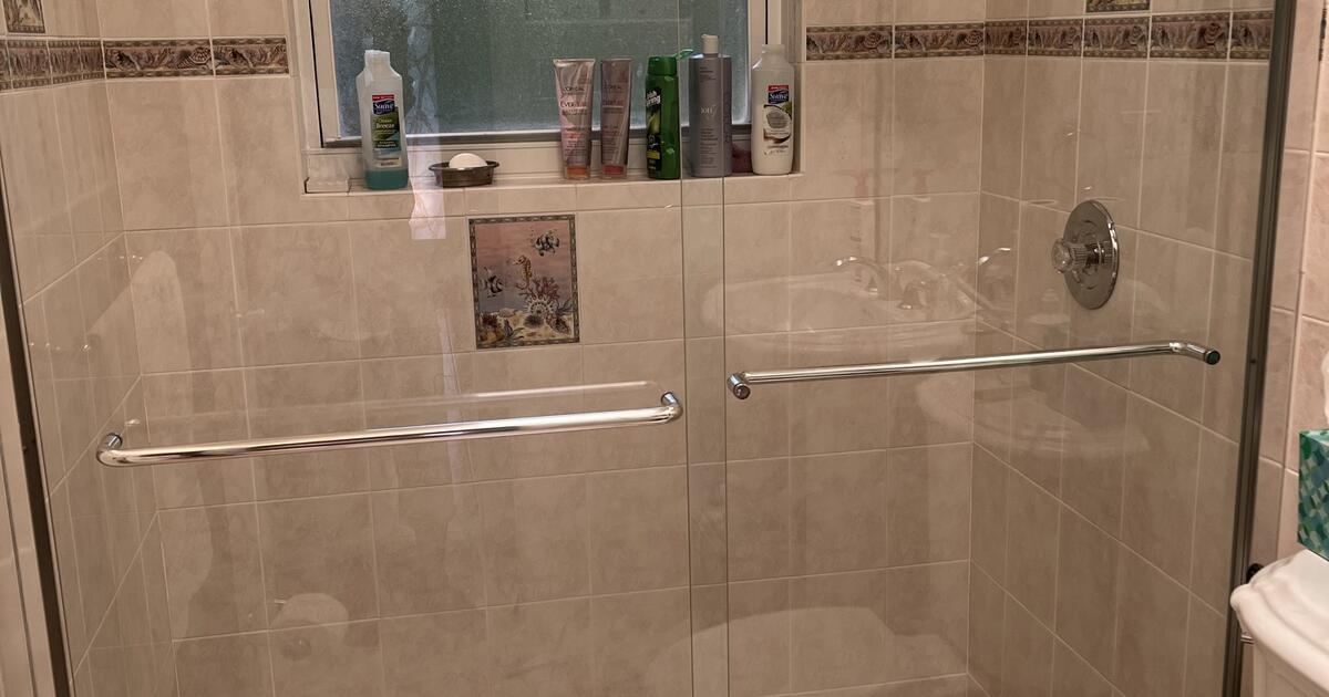 Sliding glass shower enclosure for Free in Boca Raton, FL Finds