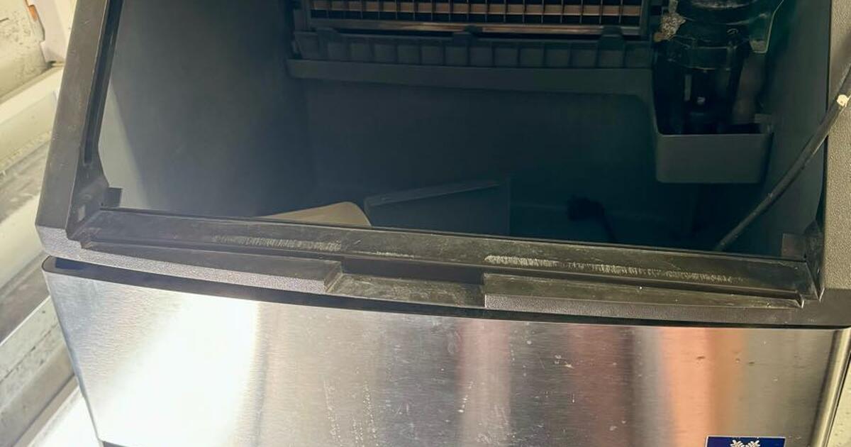 Free manitowoc commercial ice 2010 model machine for Free in Corpus