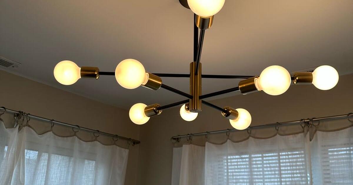 Two light fixtures for 45 in Schaumburg, IL For Sale & Free — Nextdoor
