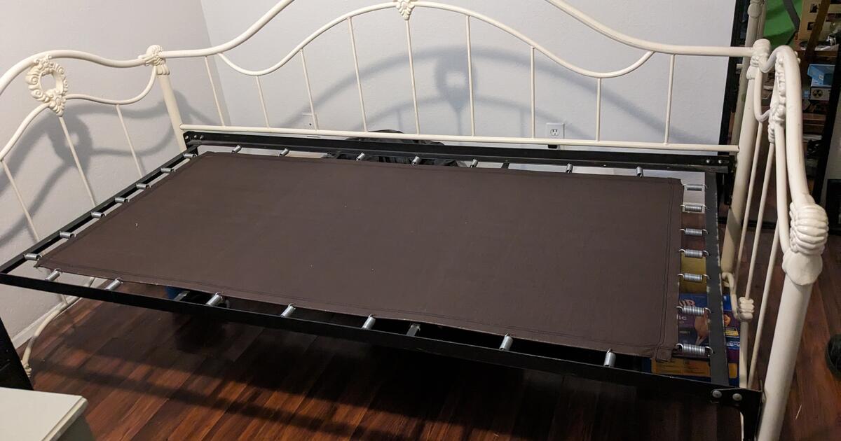 Daybed for 150 in Albuquerque, NM For Sale & Free — Nextdoor