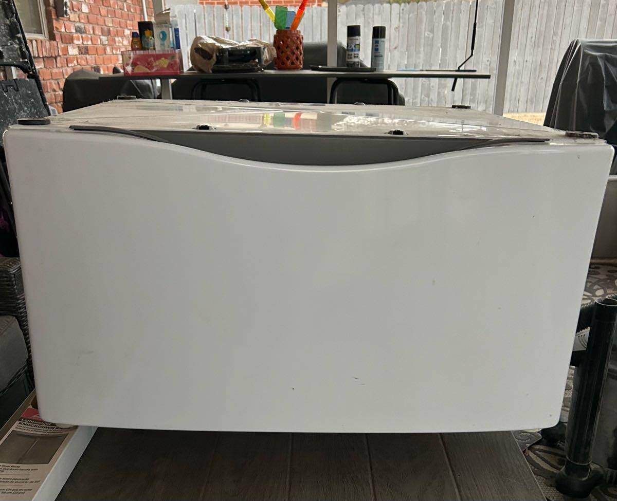 Pair of whirlpool appliance pedistal for 50 in Wichita Falls, TX For