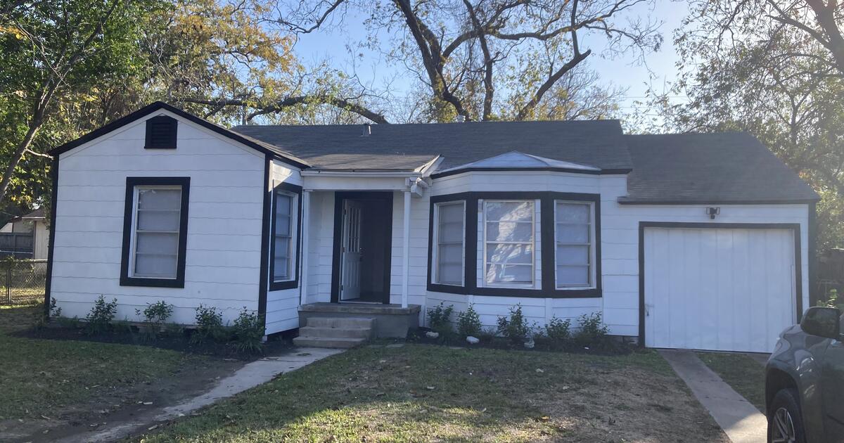 For Sale By Owner Cozy Cottage Home In Baytown For 220000 In Baytown   A77998b52cf953baf81dd22646e33e2b .crop1200x630 