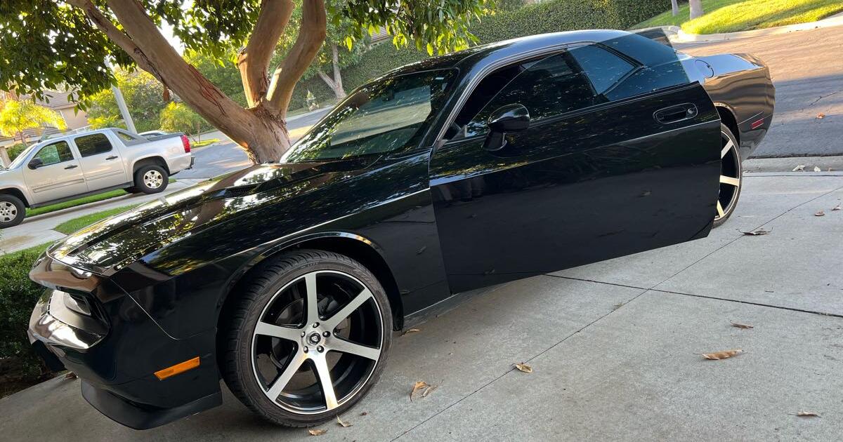 2010-black-dodge-challenger-se-for-8000-in-simi-valley-ca-for-sale