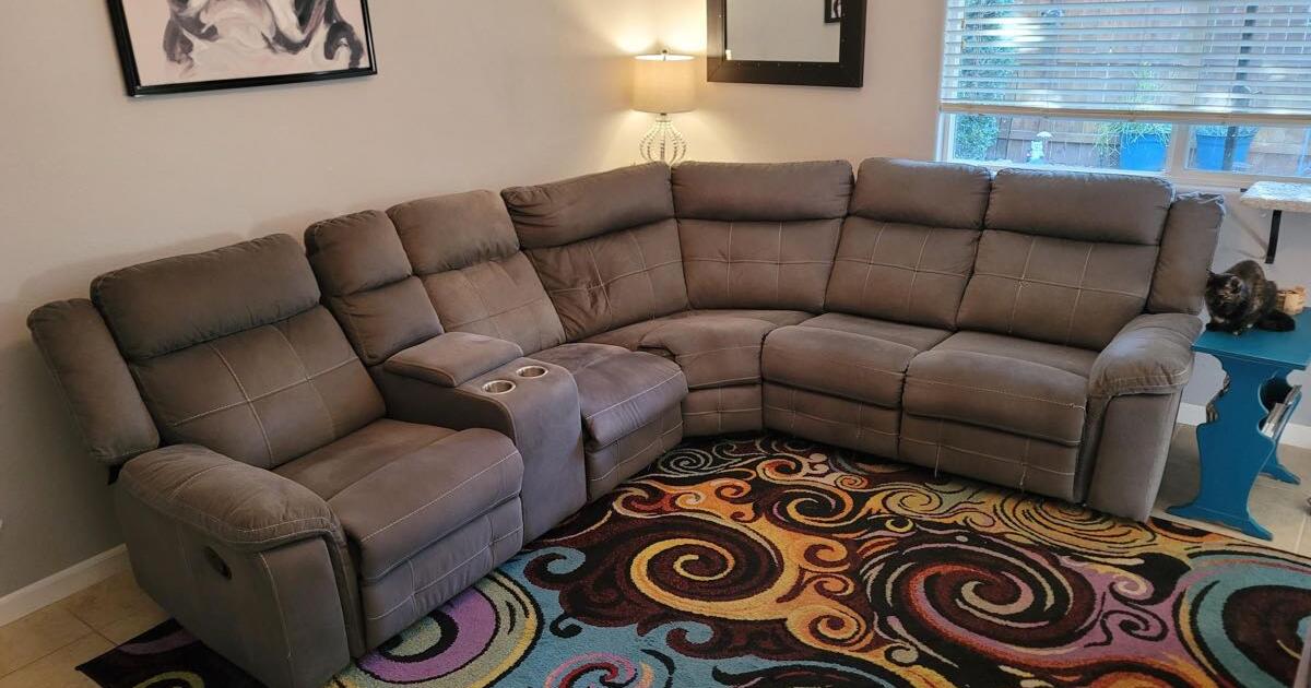 Sectional couch for 400 in Fresno, CA For Sale & Free — Nextdoor