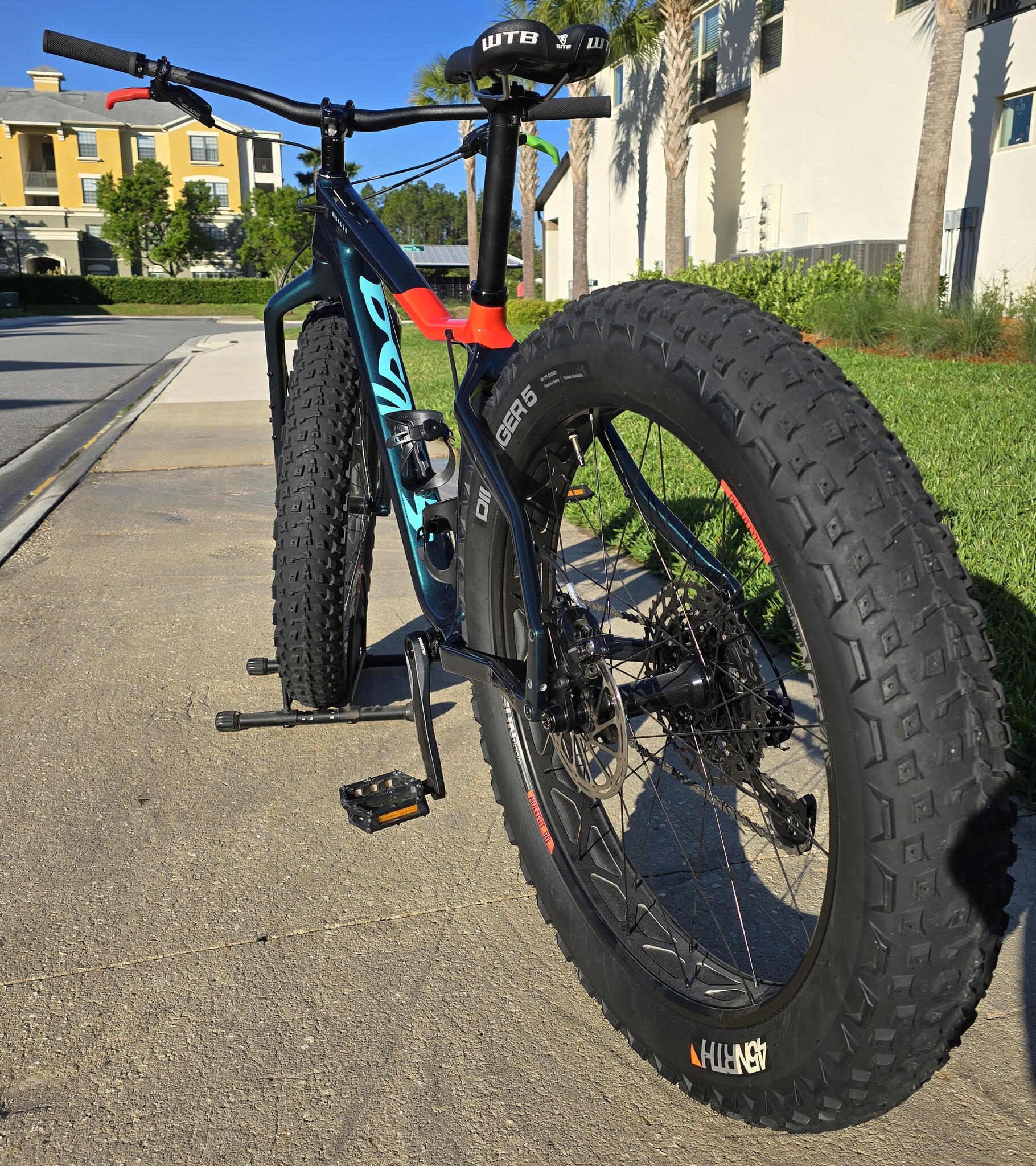 Fat Tire Bike Salsa 2020 Mukluk Carbon NX Eagle Unisex Bicycle for