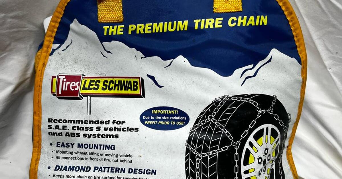New in bag Les Schwab tire chains for 35 in Bellevue, WA For Sale