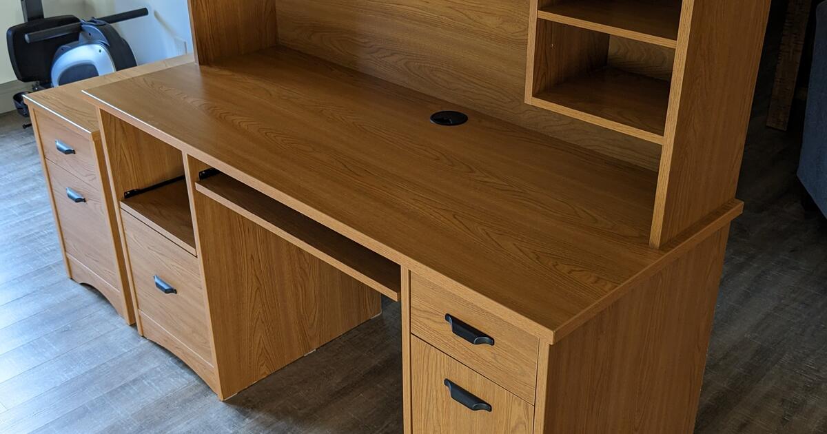 Desk for Free in Louisville, KY For Sale & Free — Nextdoor