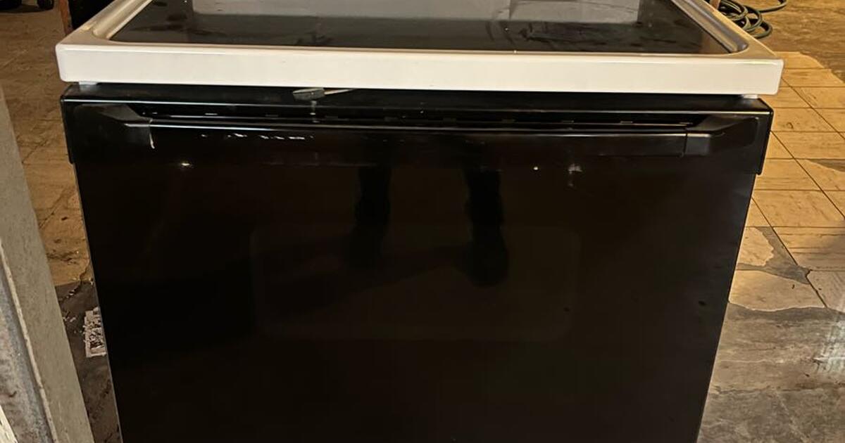 GE Glasstop Electric Stove for 135 in Wentzville, MO For Sale