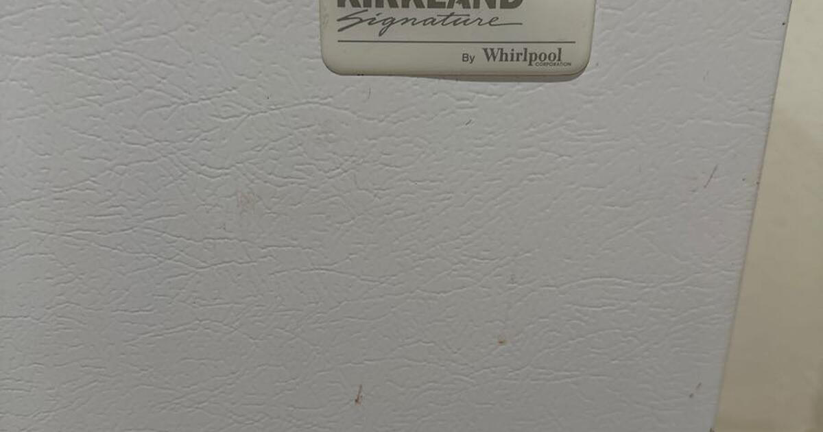 FREE Chest Freezer Kirkland/Whirlpool 7 cu.ft. (Excelsior / outer