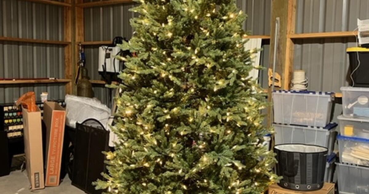 GARAGE SALE THIS Saturday 11/12 800 a.m. 400 p.m. Waldport for