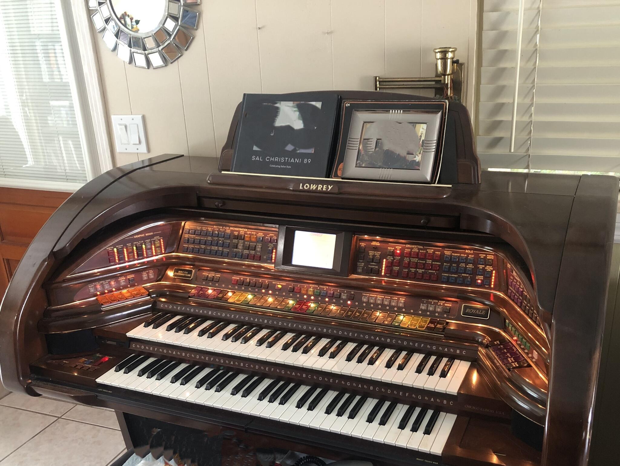 Lowrey Royal Organ - Model SU500 for $2050 in Apopka, FL | For Sale ...