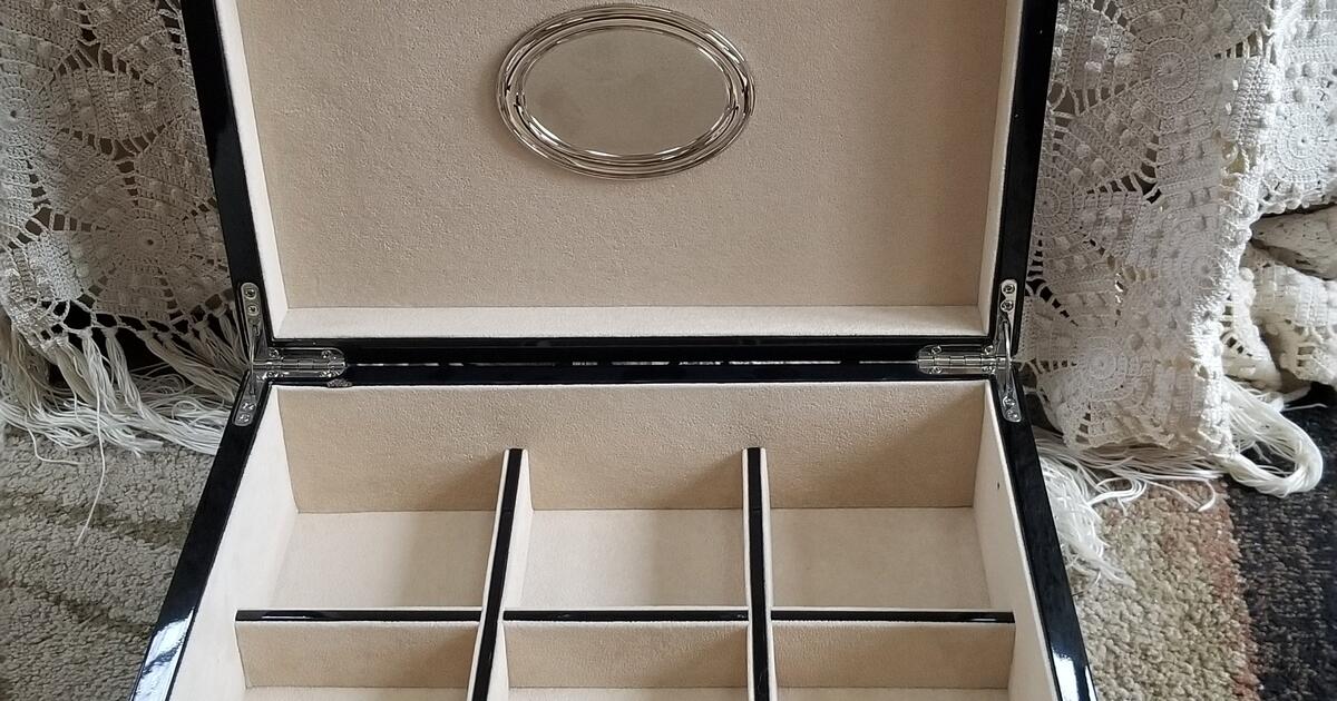 Jewelry Box for 30 in Waukesha, WI For Sale & Free — Nextdoor