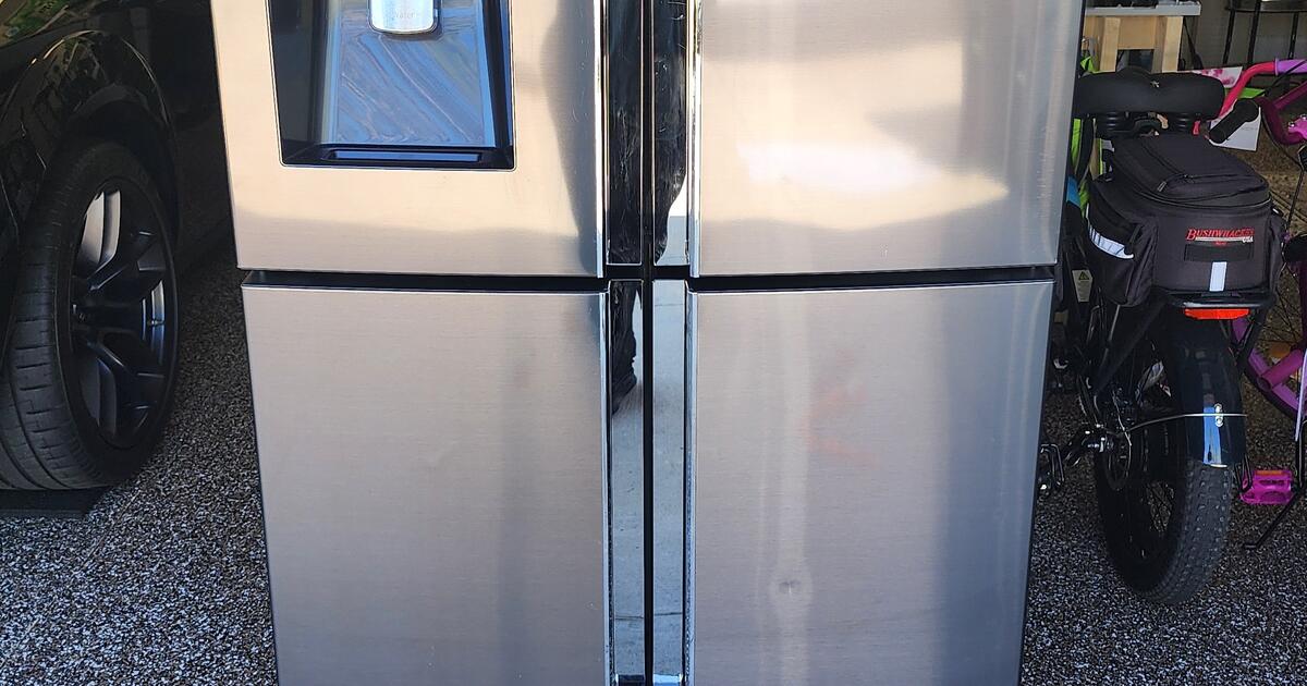 Samsung Stainless Steel 23 cubic Foot Refrigerator for Free in Citrus