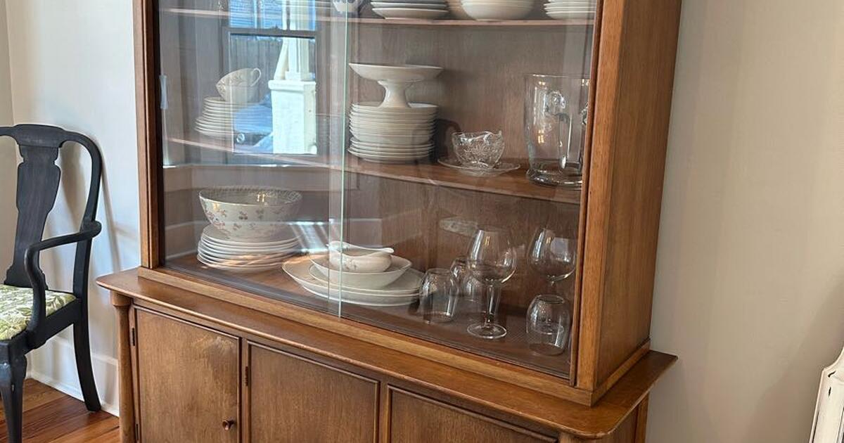 Mid-century dining room hutch for $75 in St. Petersburg, FL | For Sale & Free — Nextdoor