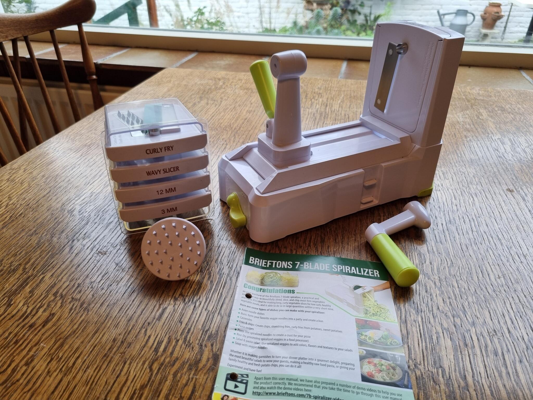 Brieftons 7-Blade Spiralizer's Demo - Usage Instructions 